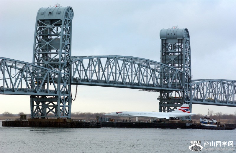 Concorde_under_Marine_Parkway_Bridge.jpg