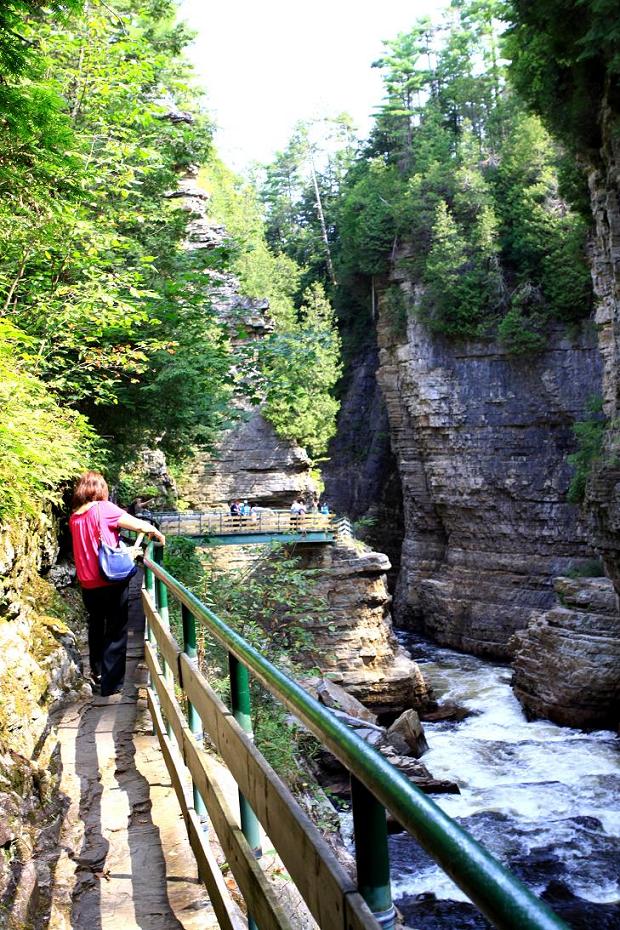 �}�u -001 409c.jpg