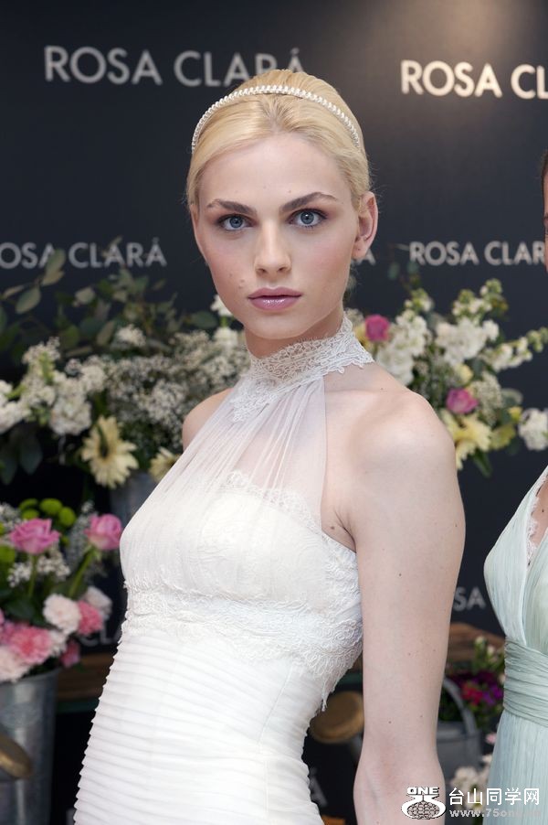 Andrej_Pejic_for_Rosa_Clara_01.jpg