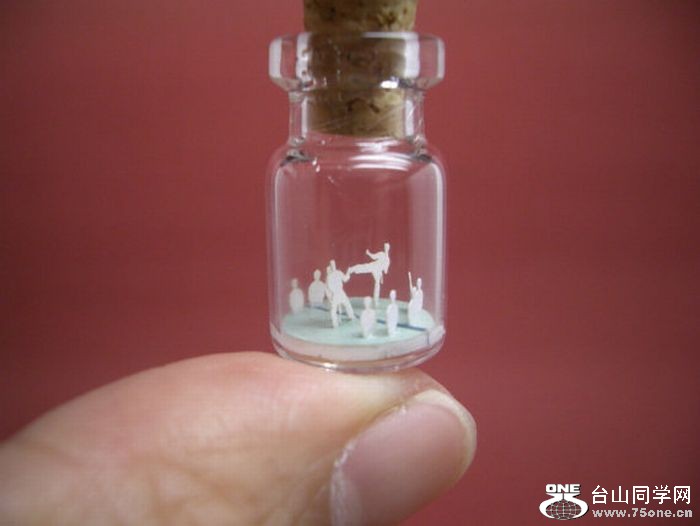 tiny_world_in_a_bottle_12.jpg