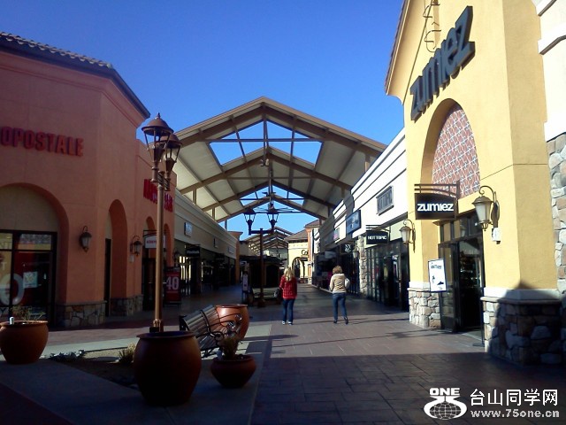 outlets at tejon.jpg