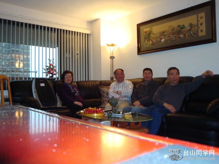 与余民等71届同学欢聚在纽约